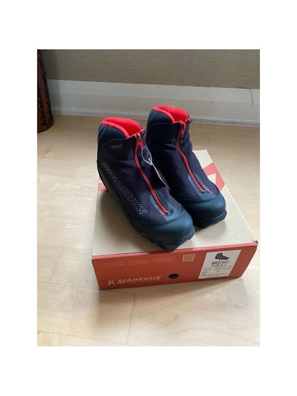 Madshus "Actice Classic" Ski Boots RAND NEW - Picture 2 of 5